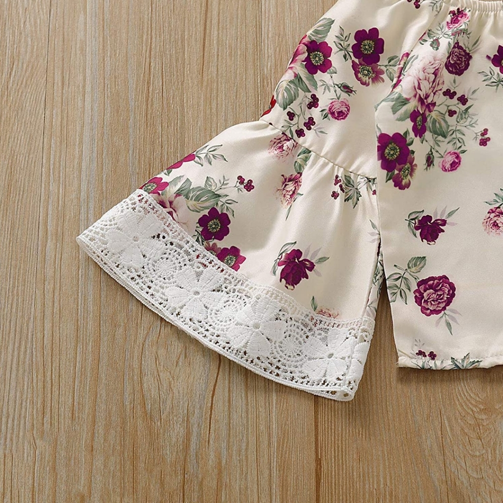 ⭐HP⭐ Floral Top & Distressed Pants Cute 2pc Outfit - Picture 2 of 7